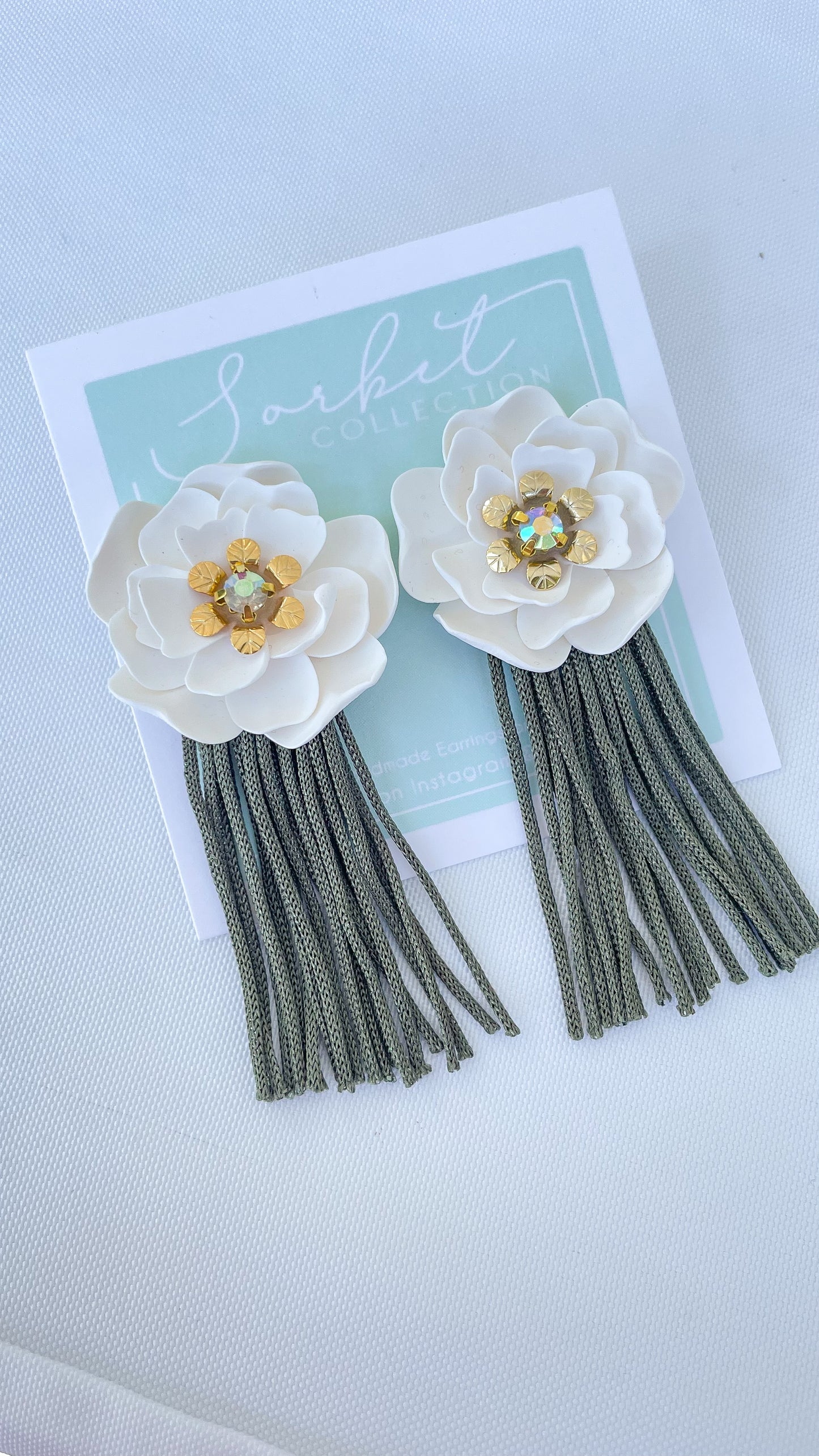 White Magnolia with Olive Trim